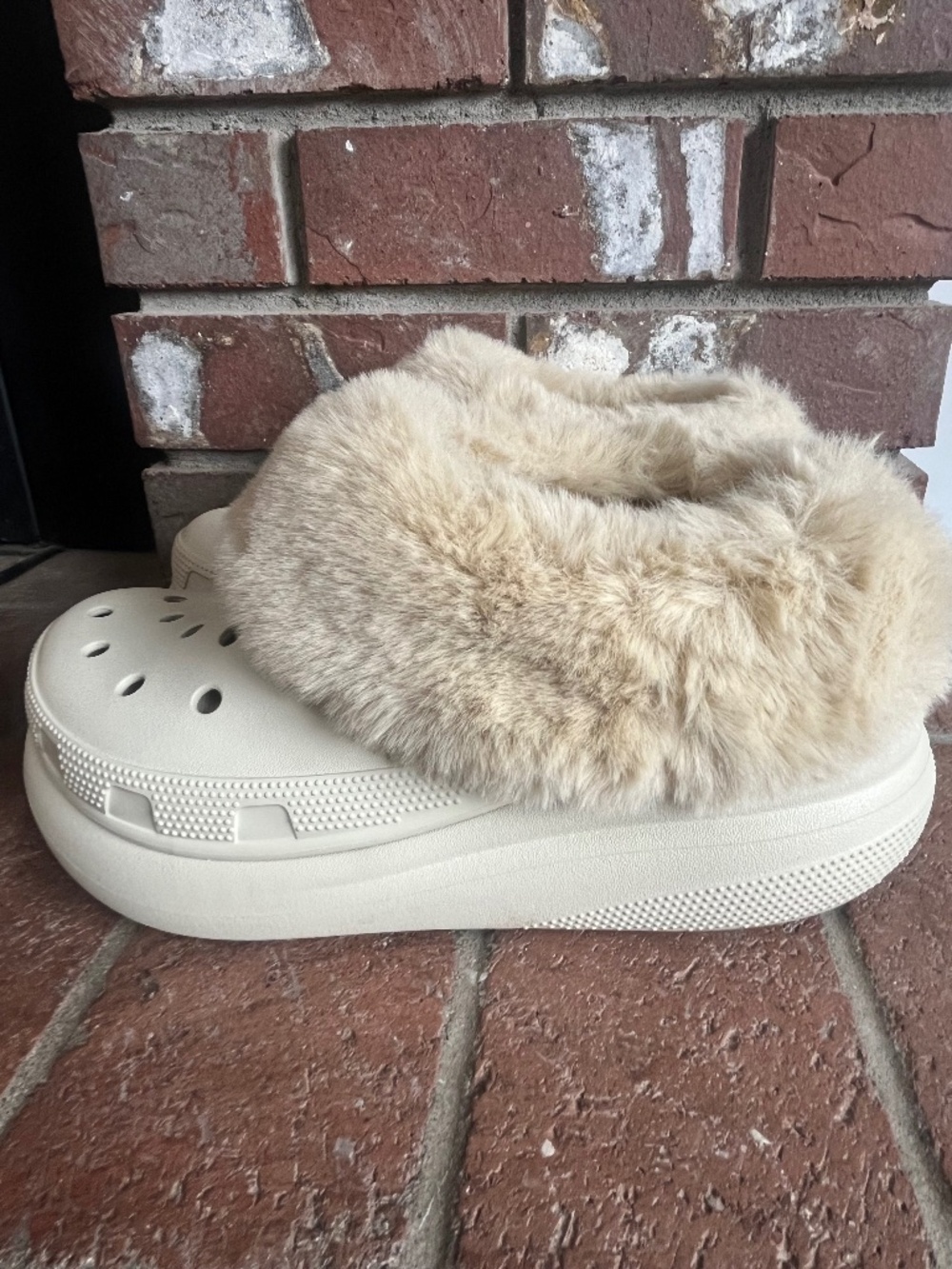 Crocs Furever Crush Clog Clogs Shoes Ivory Faux Fur Women's Size 6 Excellent!